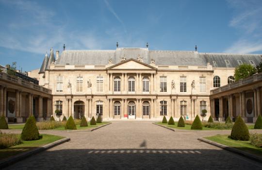 Georges Pompidou et Paris : dialogue entre historien et romancier